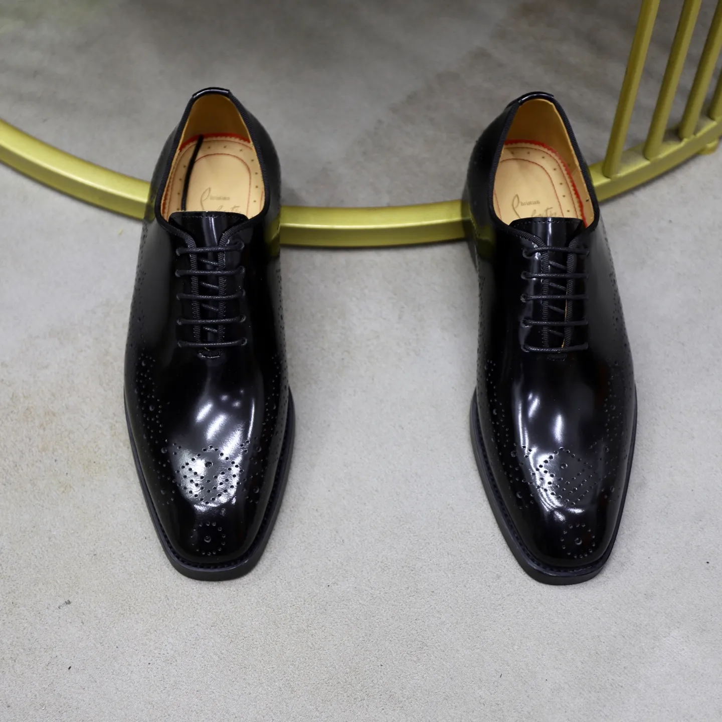 Ex-factory price: 620💰Christia*.Loubouti*🆑High-end men’s business formal leather shoes | Classic red sole shoes | Original imported first-layer cowhide | Water-dyed cowhide lining | Italian imported red rubber outsole | High-end luxury | Perfect interpretation of fashion, sunshine, style, suitable for various occasions Size: 39-44 (38.45 custom-made)